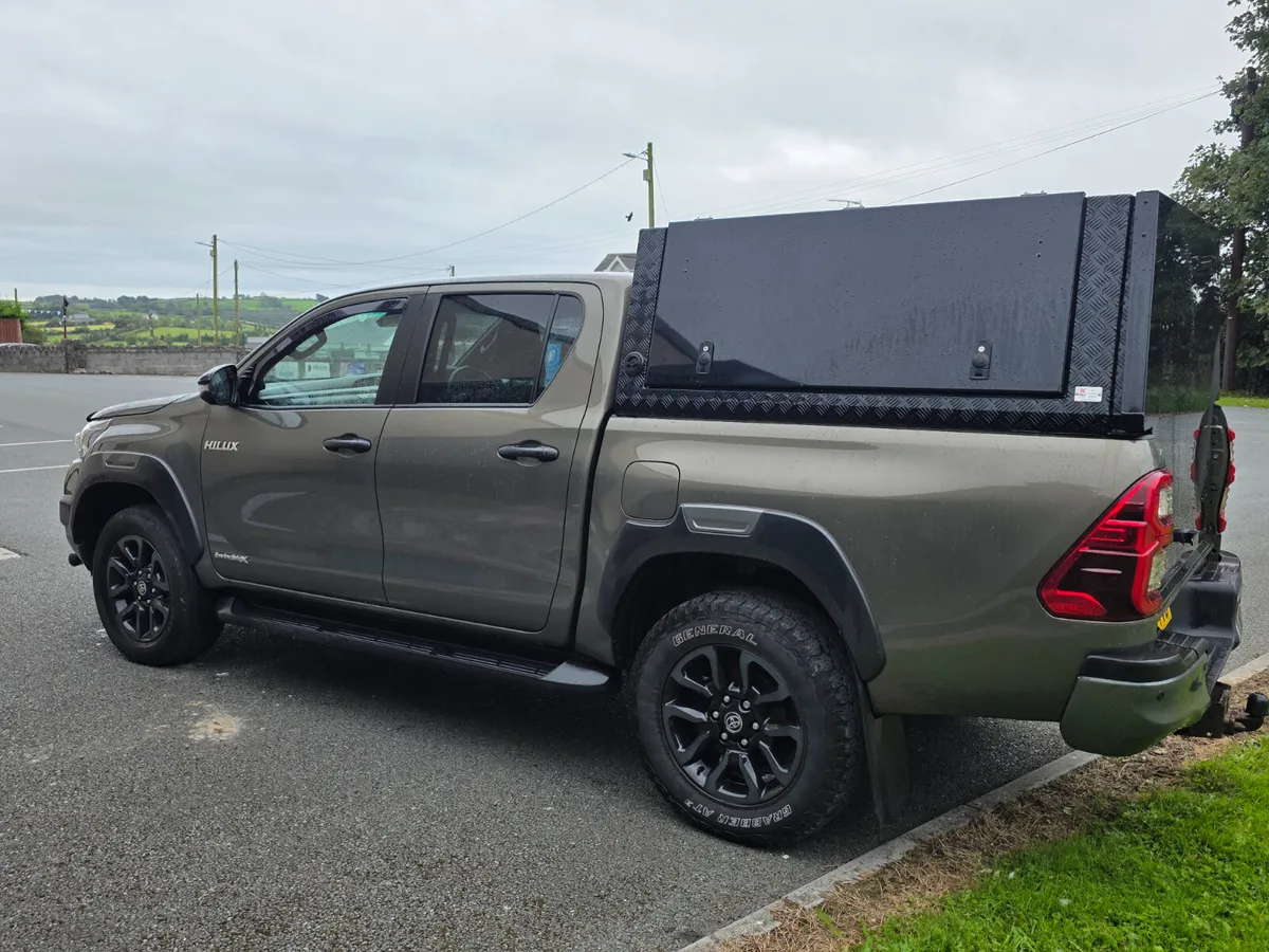 2023 Toyota Hilux 2.8 d4d Invincible X  Auto - Image 3