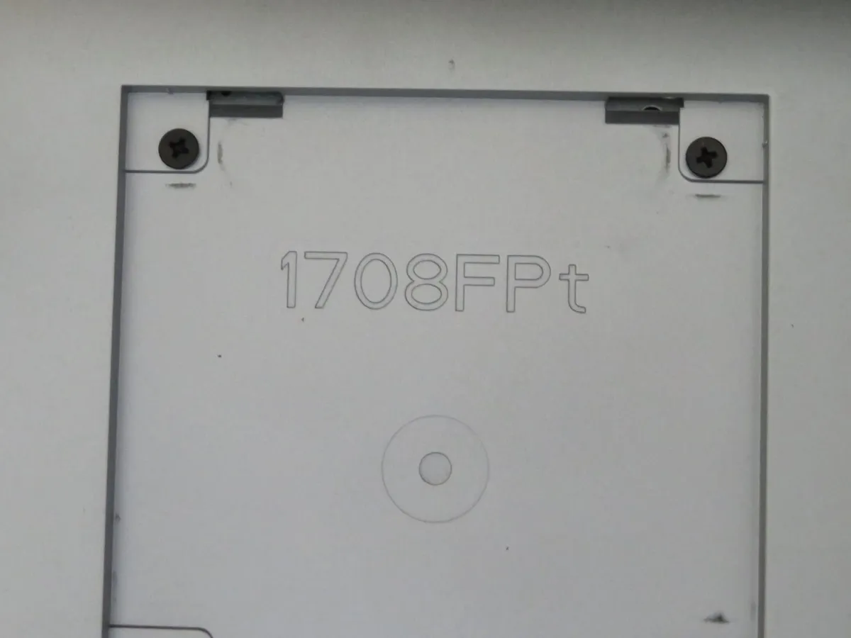Dell Monitor (17inch, VGA) - Image 2