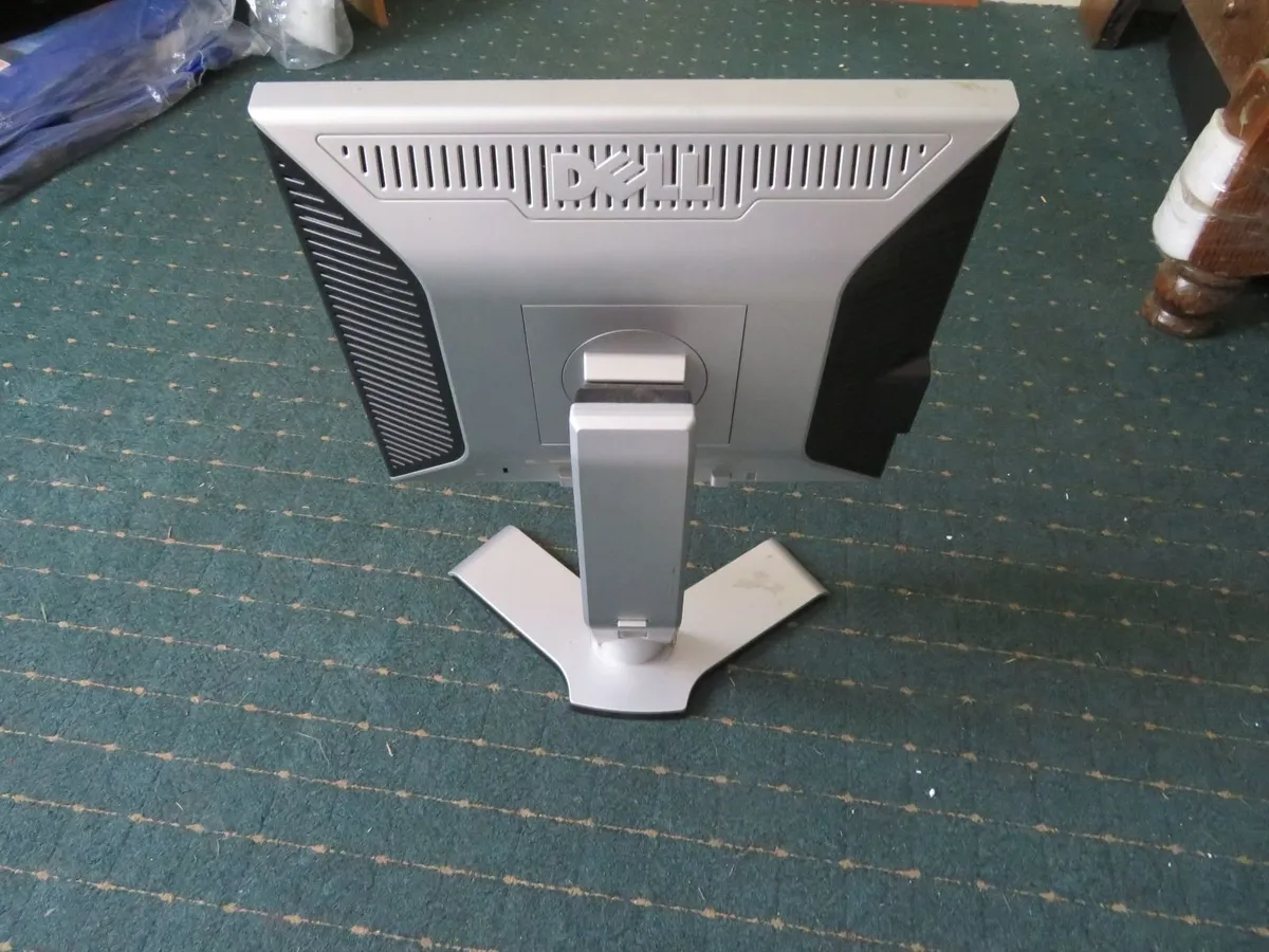 Dell Monitor (17inch, VGA) - Image 4