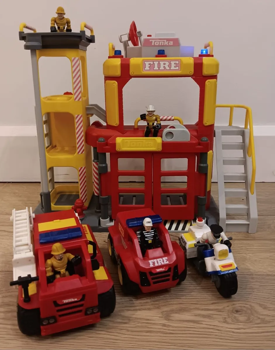 Fire station and toys