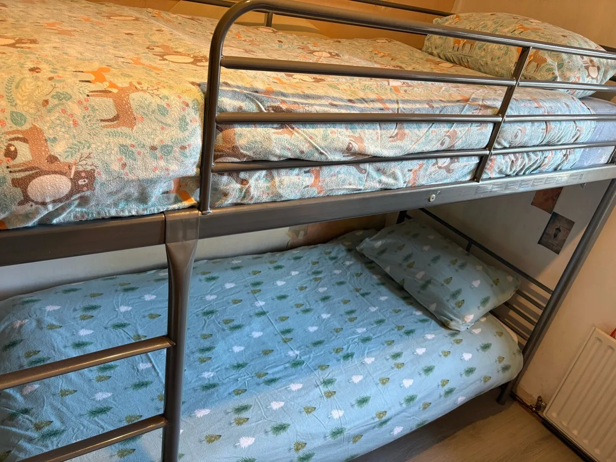 Bunk bed - Image 1