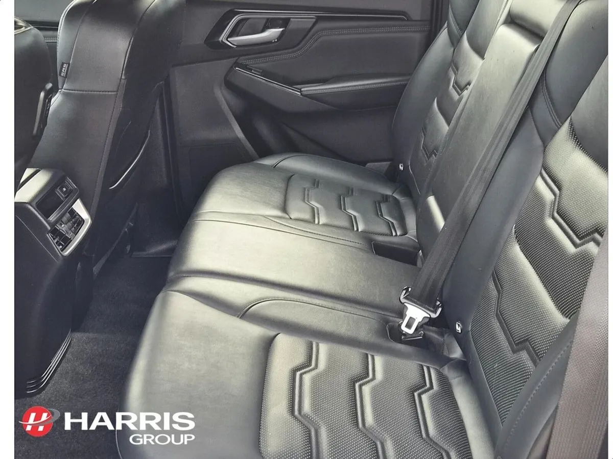 Isuzu D-Max LX DOUBLECAB AUTO @ HARRIS RETAIL - Image 4