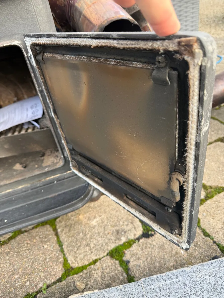 Cast Iron Solid Fuel Stove (6–8 kW) - Image 3