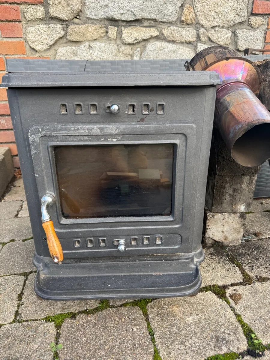 Cast Iron Solid Fuel Stove (6–8 kW) - Image 1