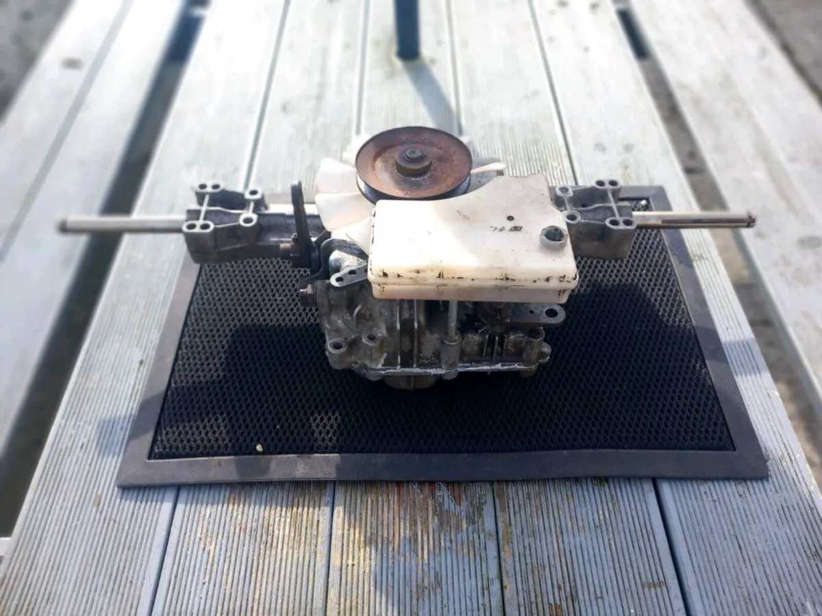 John deere LR135 hydrostatic transmission - Image 3