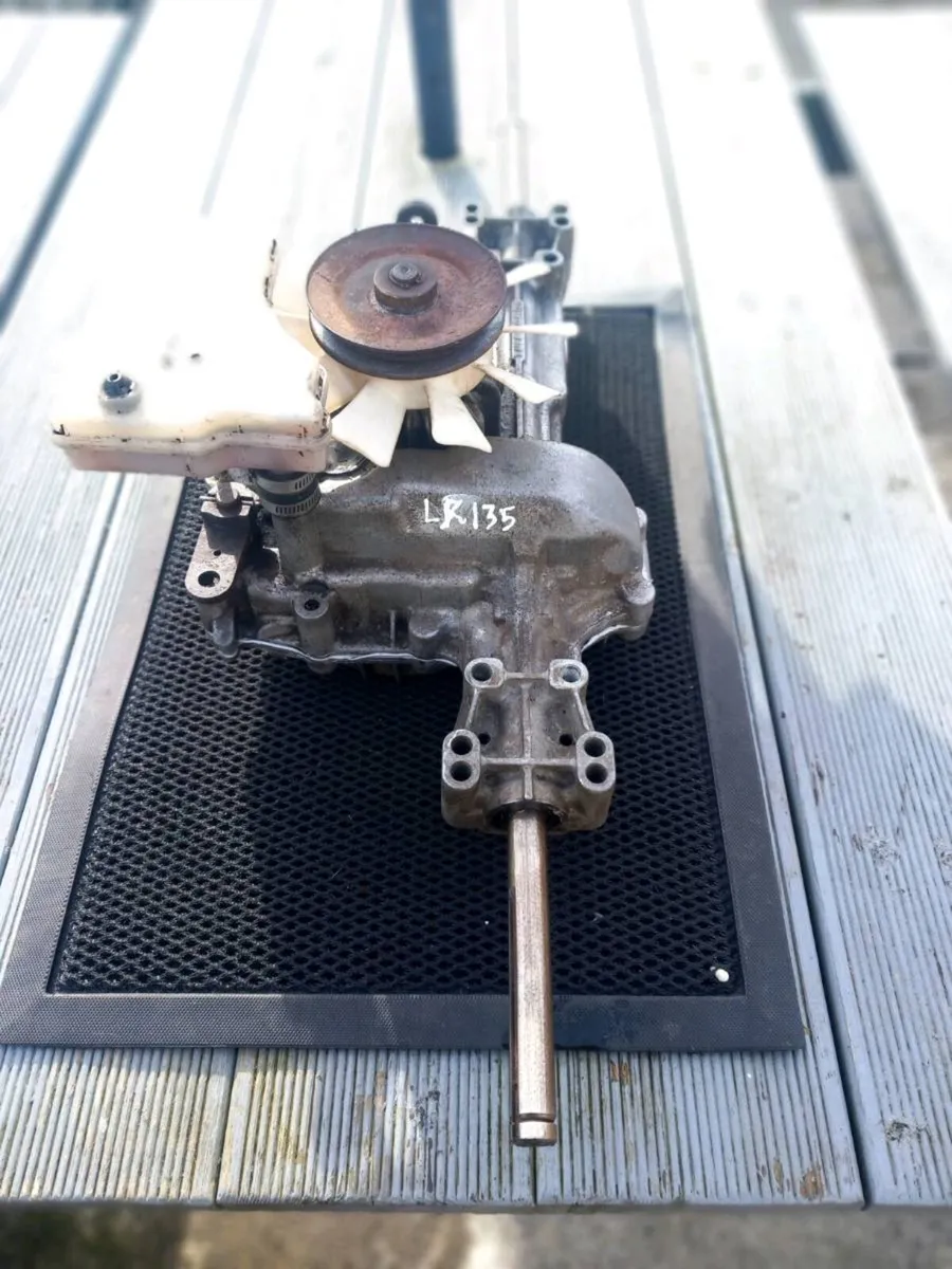 John deere LR135 hydrostatic transmission - Image 4