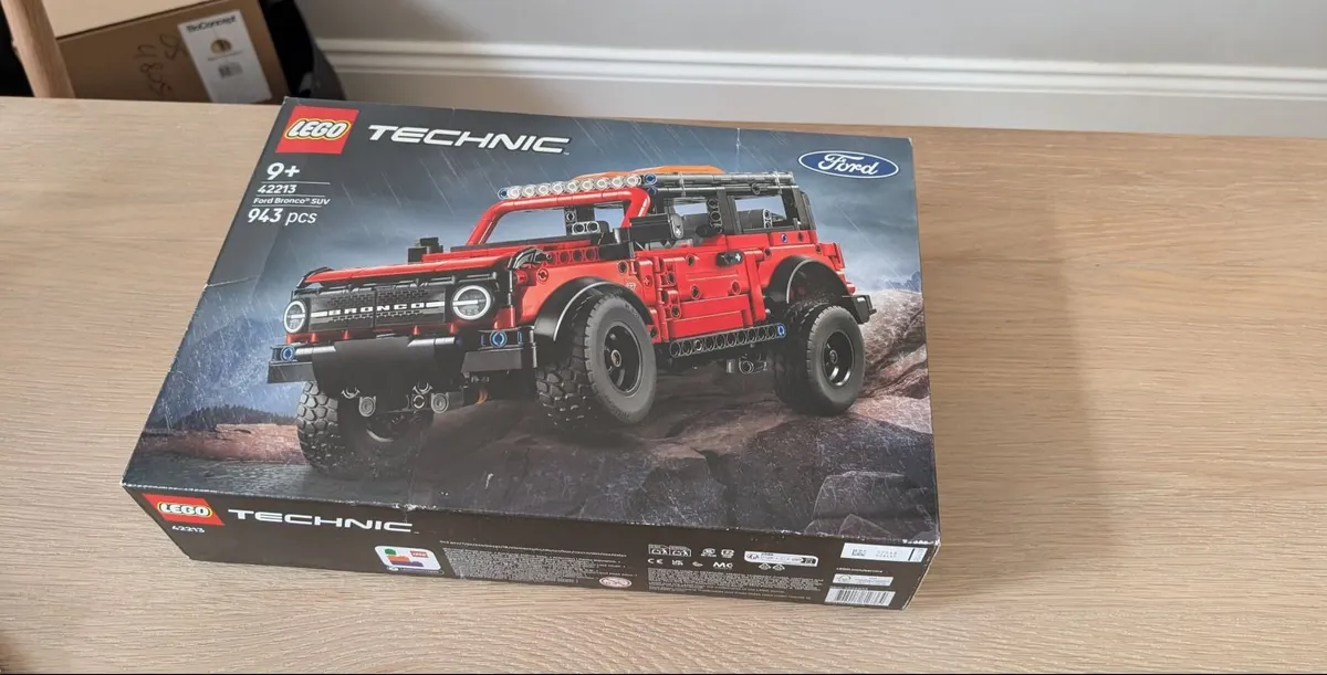 LEGO Technic Ford Bronco SUV (42213) – Brand New - Image 4