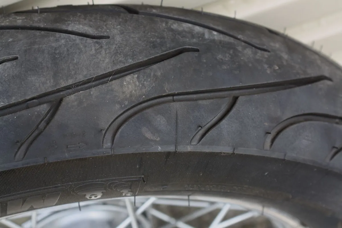 Harley Davidson 16" wheel wMichelin Commander II - Image 2