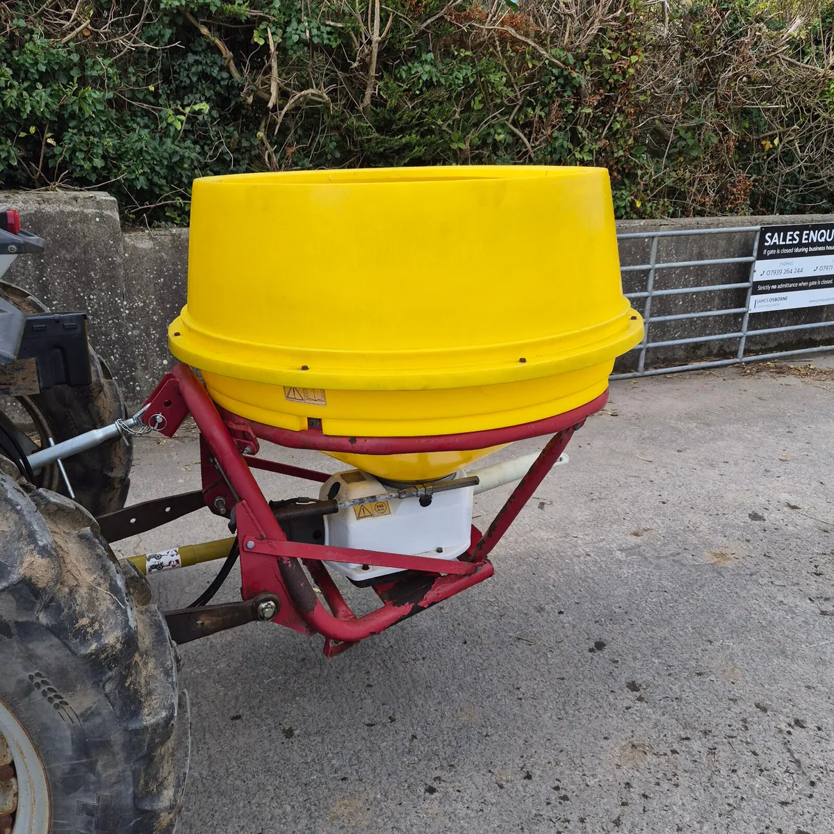 Agrex Fertiliser Sower - Image 2