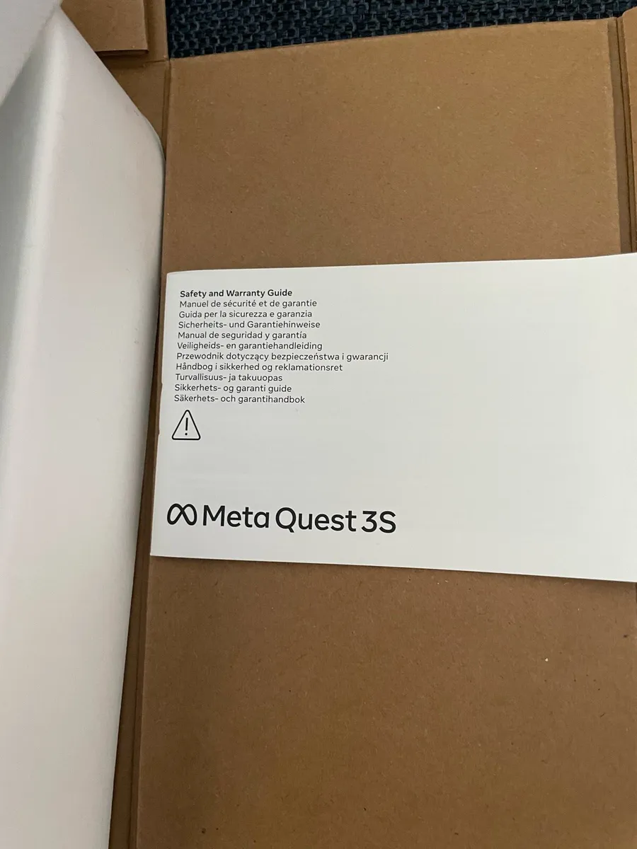 Meta quest 3S VR headset - Image 4
