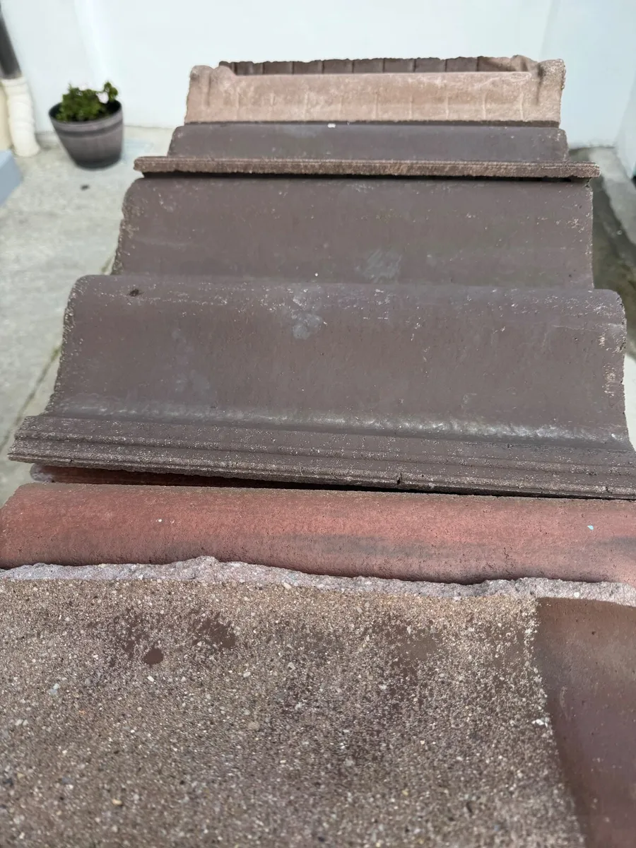 120 BROWN ROOF TILES - Image 1