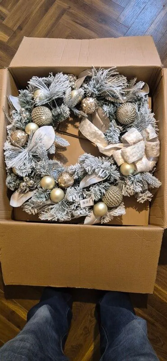 2 brand new Christmas wreaths - Image 1