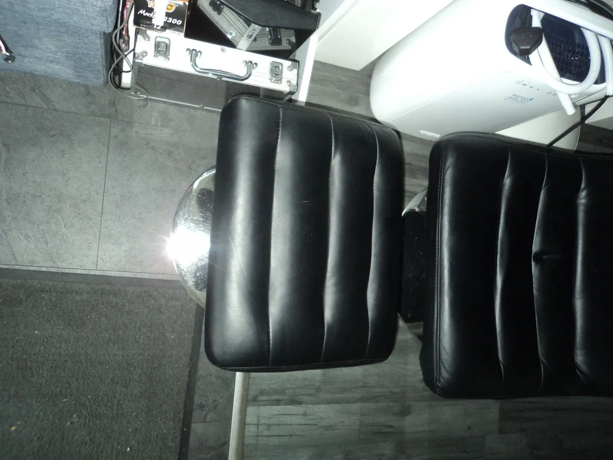 Swivel chair with footstool - Image 4