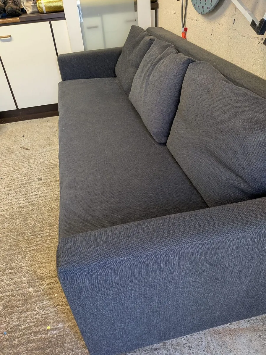Couch  pull out - Image 1