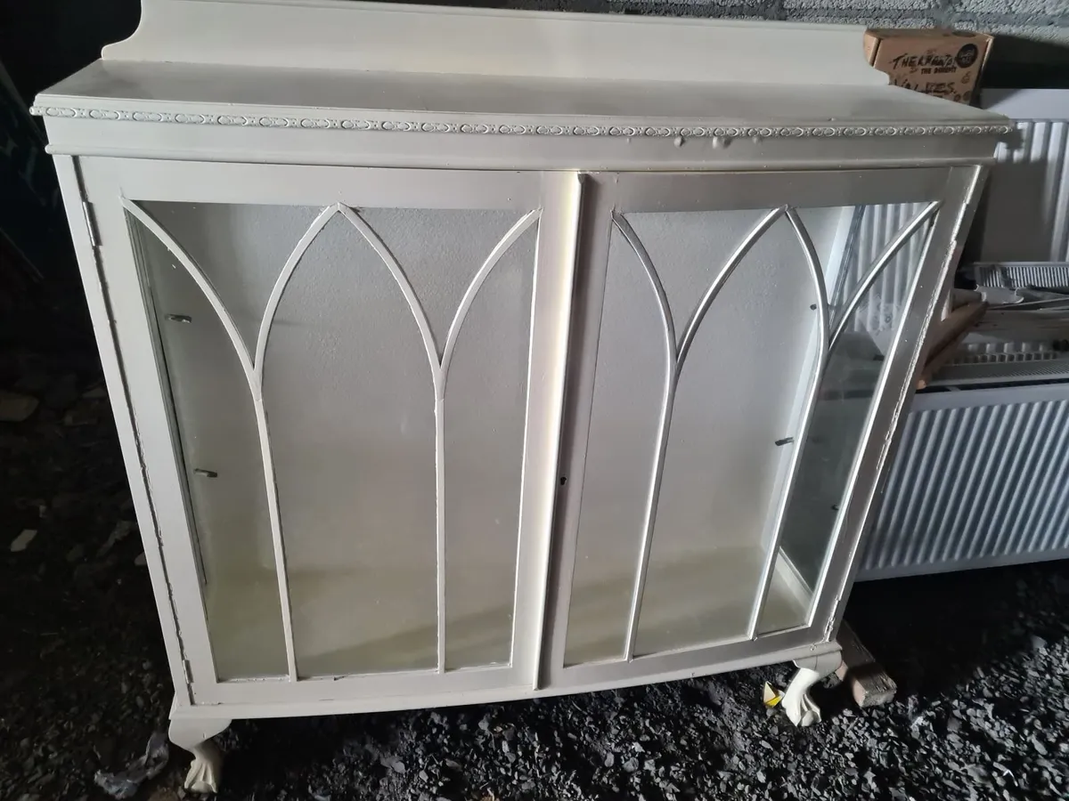 Display unit for fine items like porcelain or drin - Image 2