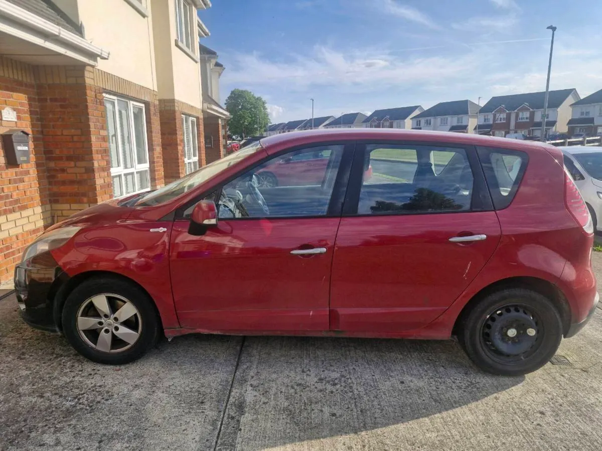 2010 Renault Scenic 1.5 dCi manual - Image 2