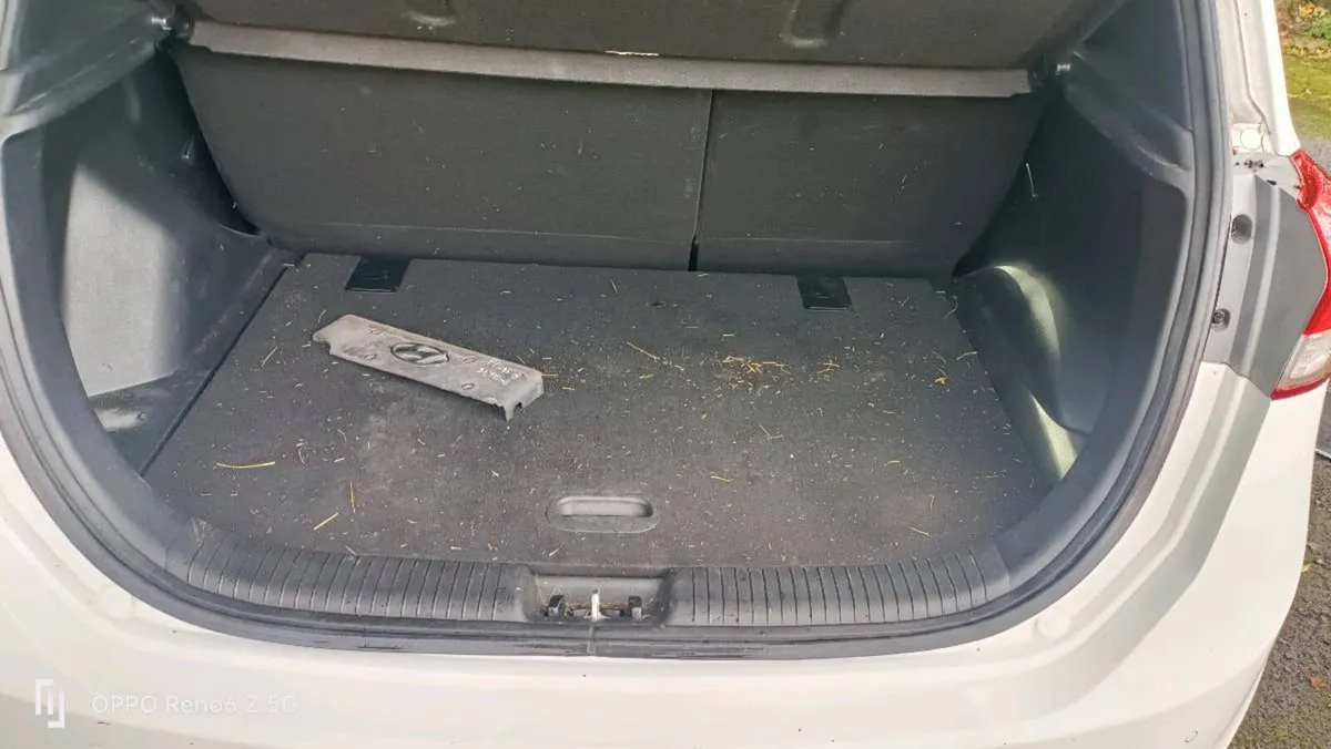 Hyundai 2013 ix 20 - Image 2