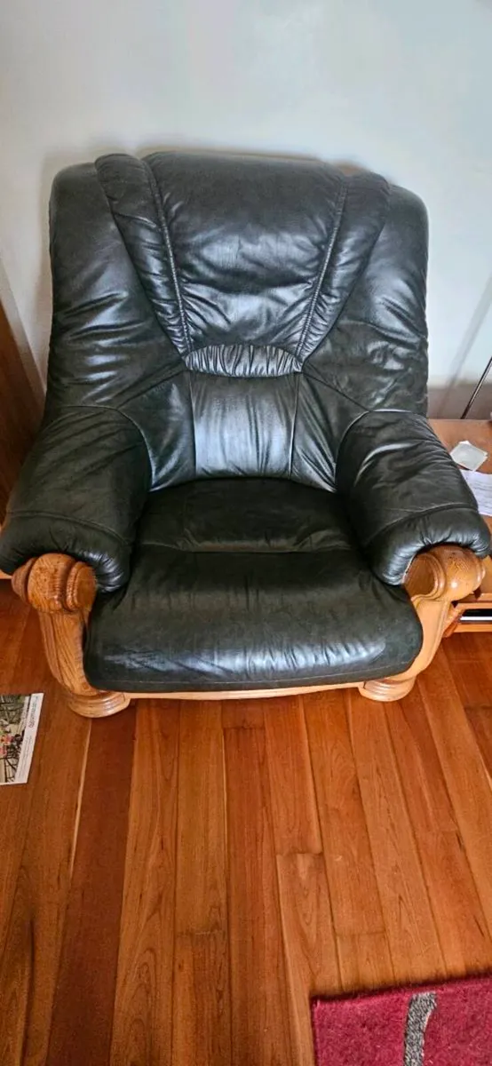 Leather  sofa and chairs - Image 3
