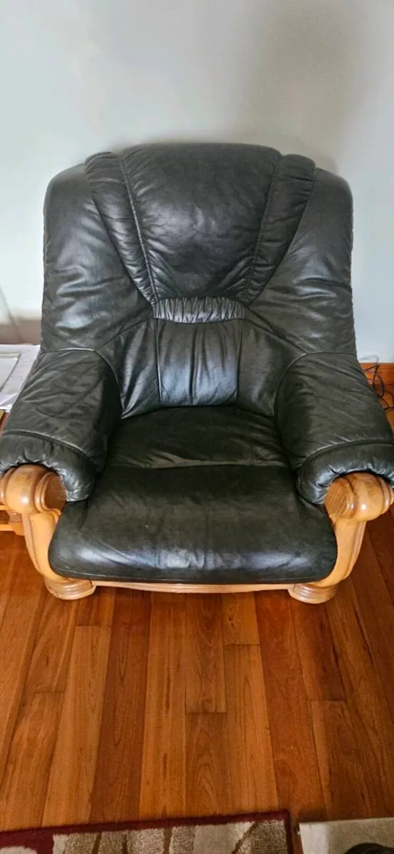 Leather  sofa and chairs - Image 4