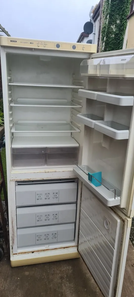 Fridge Freezer Free standing Bosch Duo System 170c - Image 2