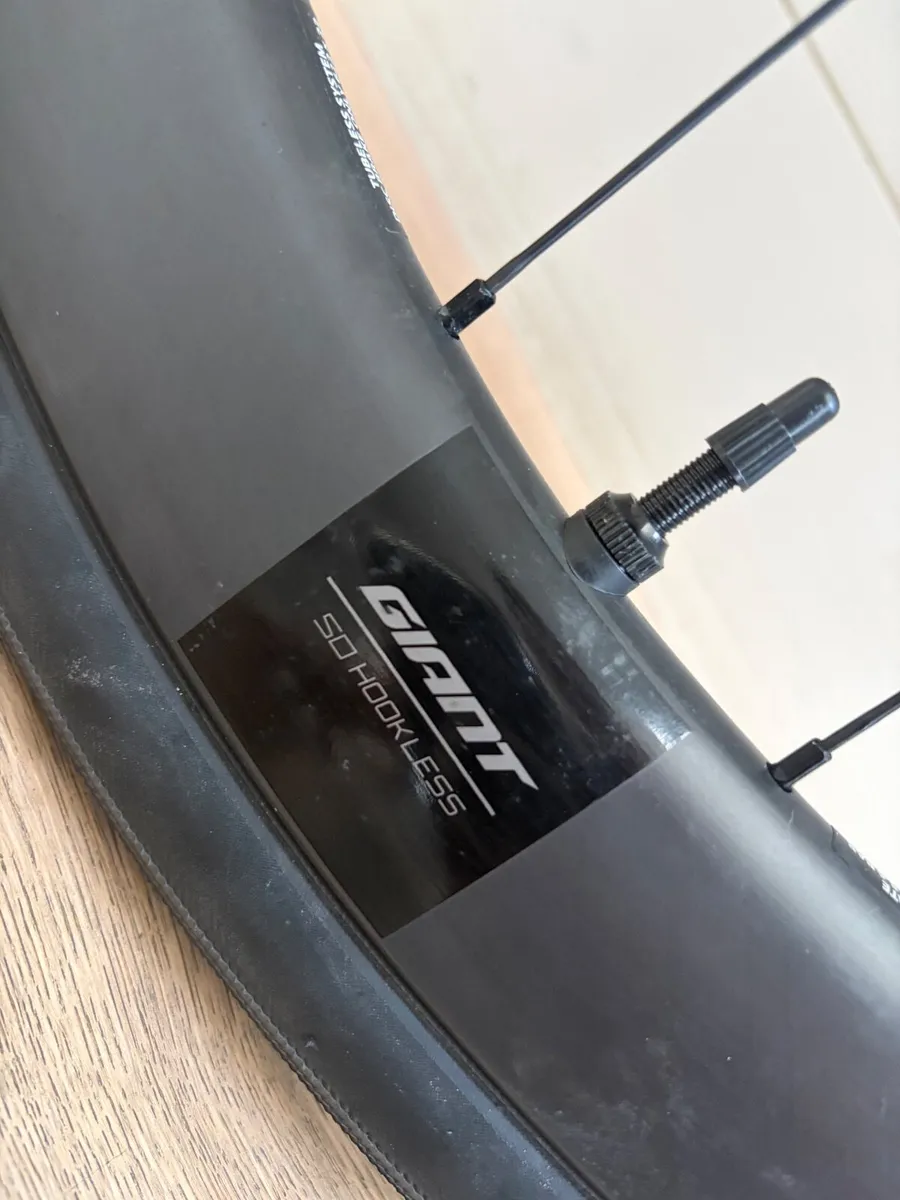 Carbon wheels - Giant SLR2 50mm - Image 4