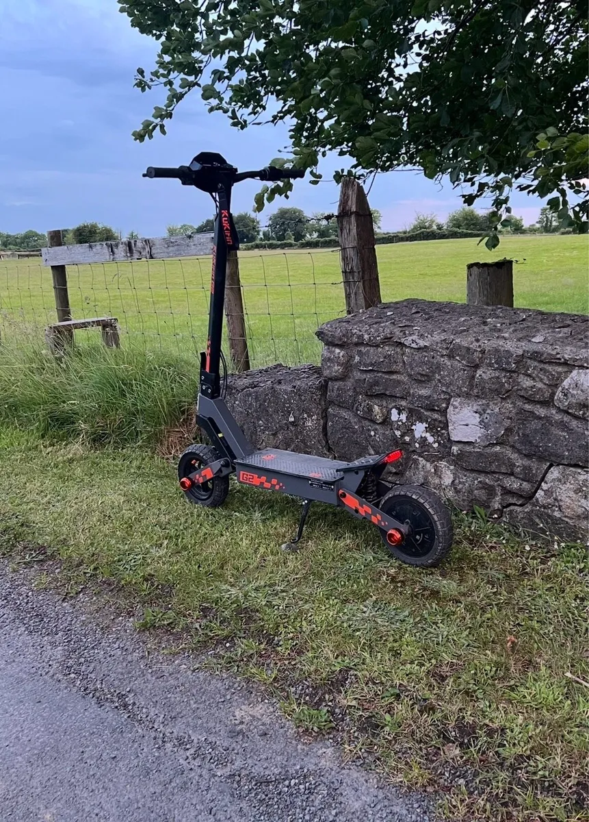Kukirn g2 e scooter - Image 2