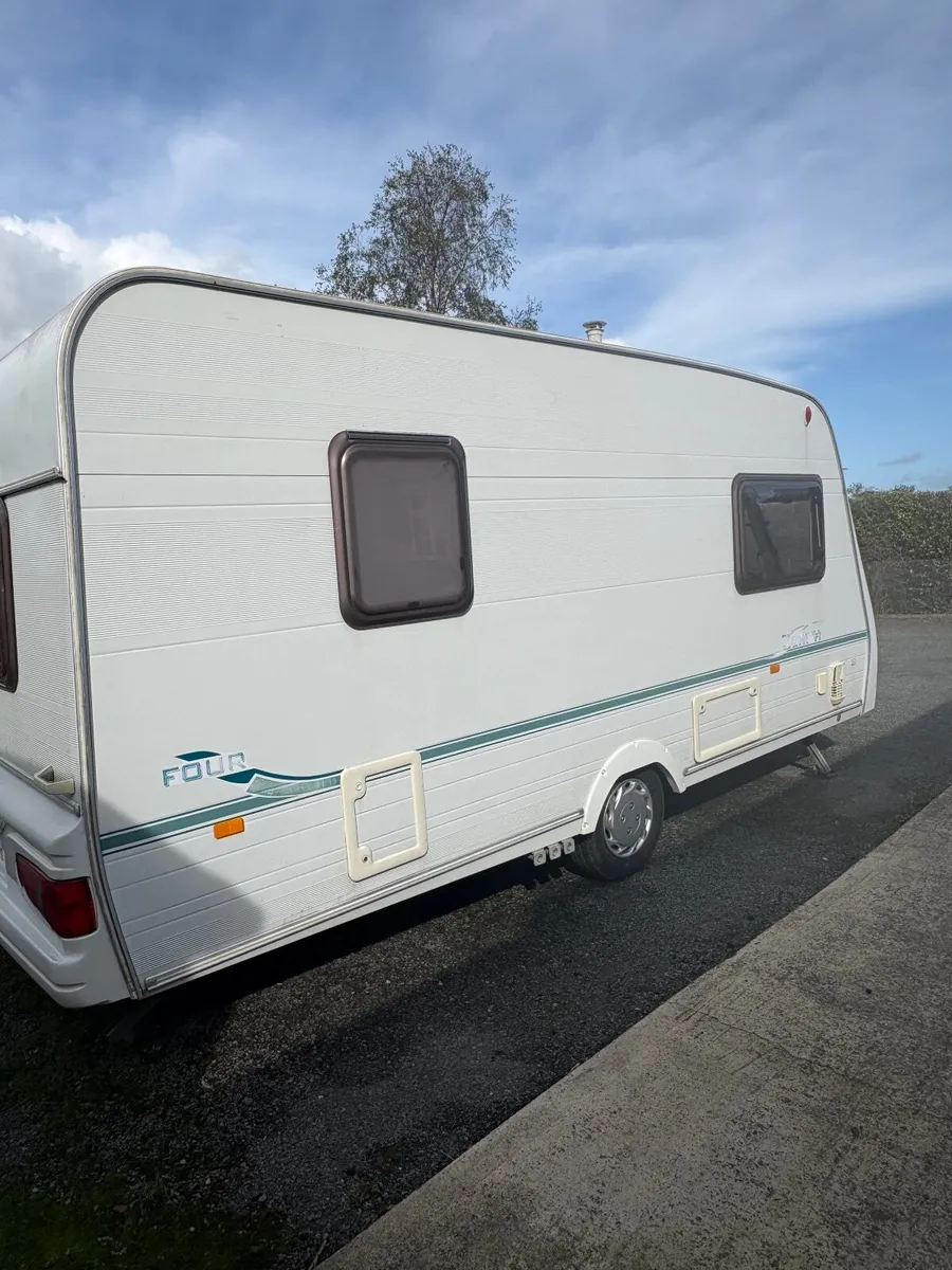 Lunar 163 4 Berth Caravan - Image 3