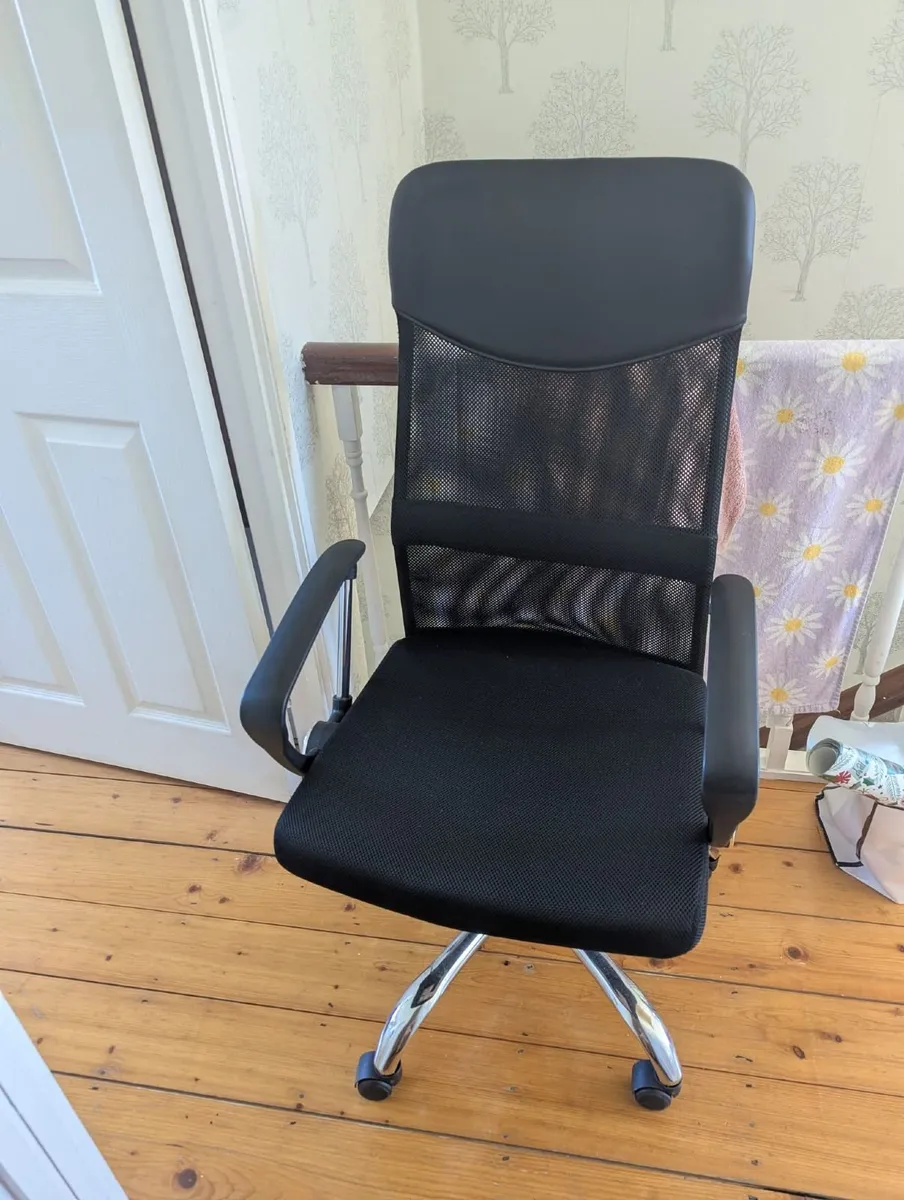 Office chair - Image 1