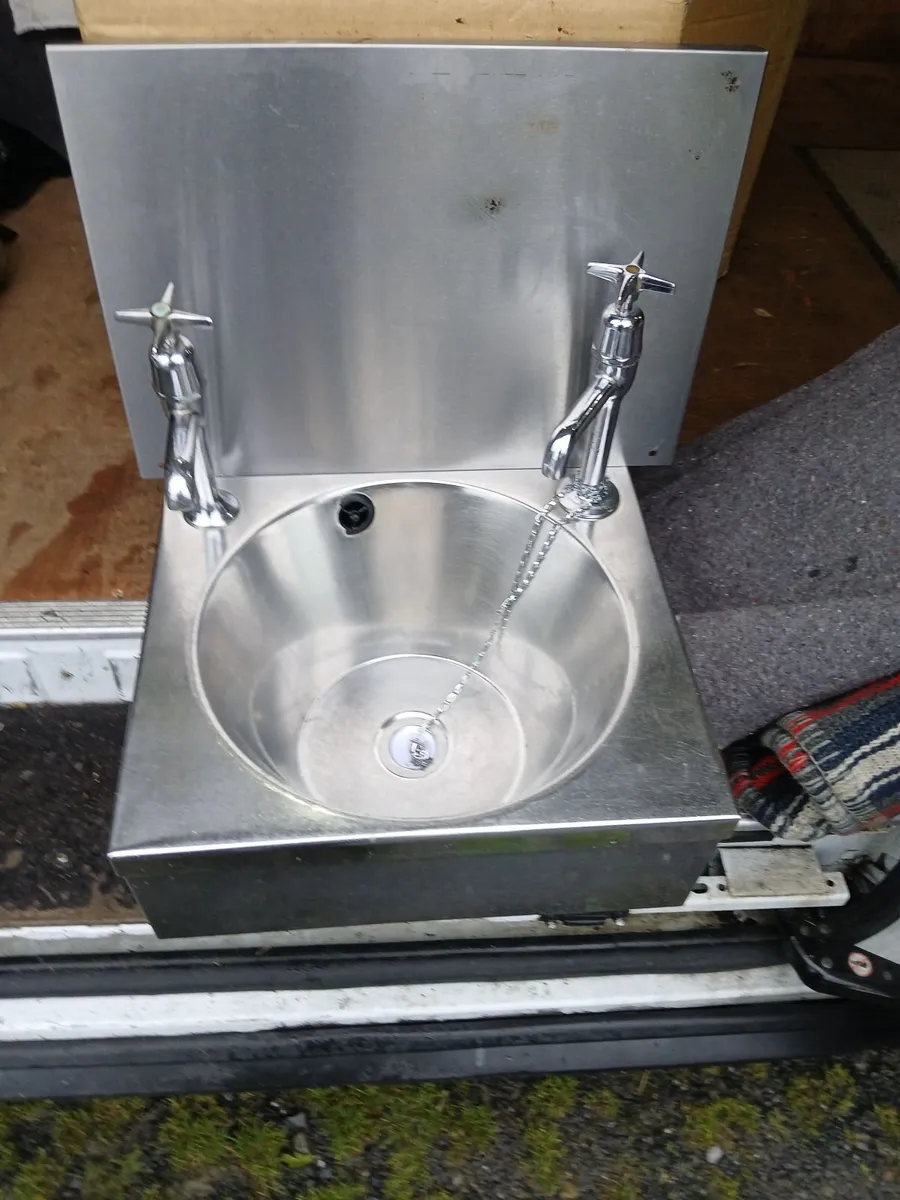 Staneless steel  personnel  sink  unit del - Image 2