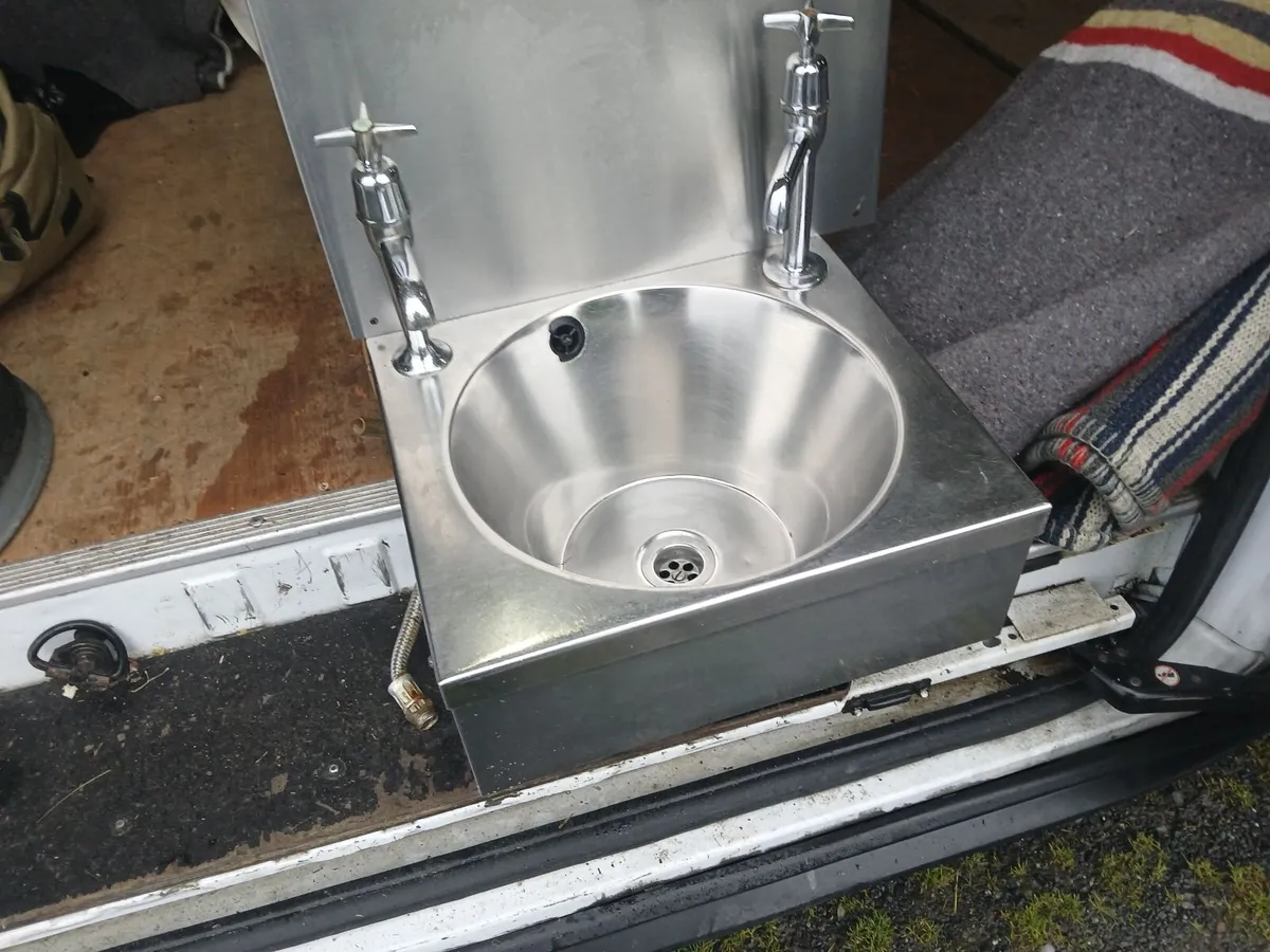 Staneless steel personnel sink unit  complete - Image 2