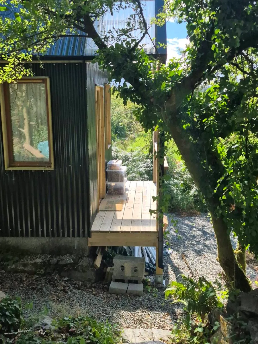 0.25 acres with small cabin & caravan - Image 4