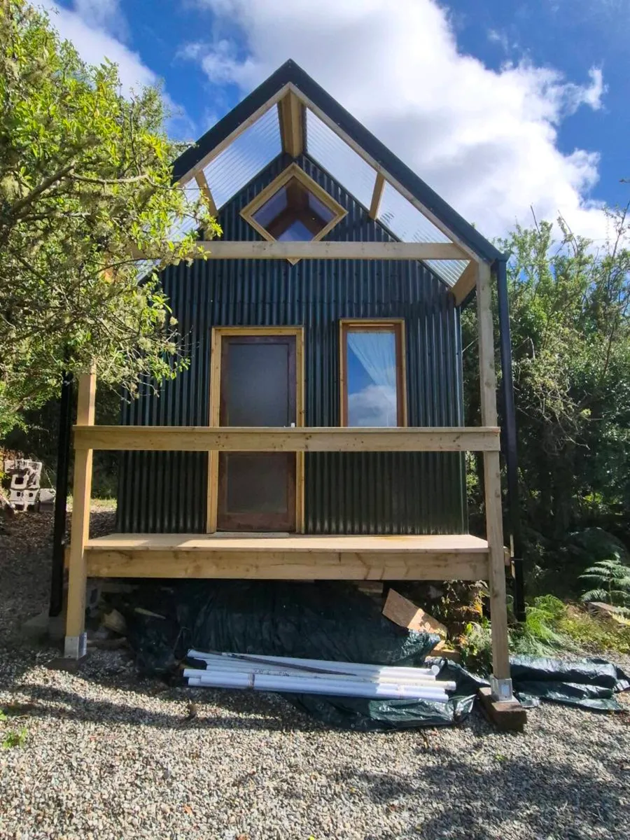 0.25 acres with small cabin & caravan - Image 1