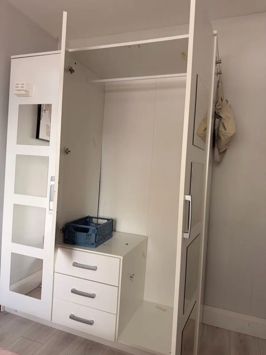 wardrobe - Image 2