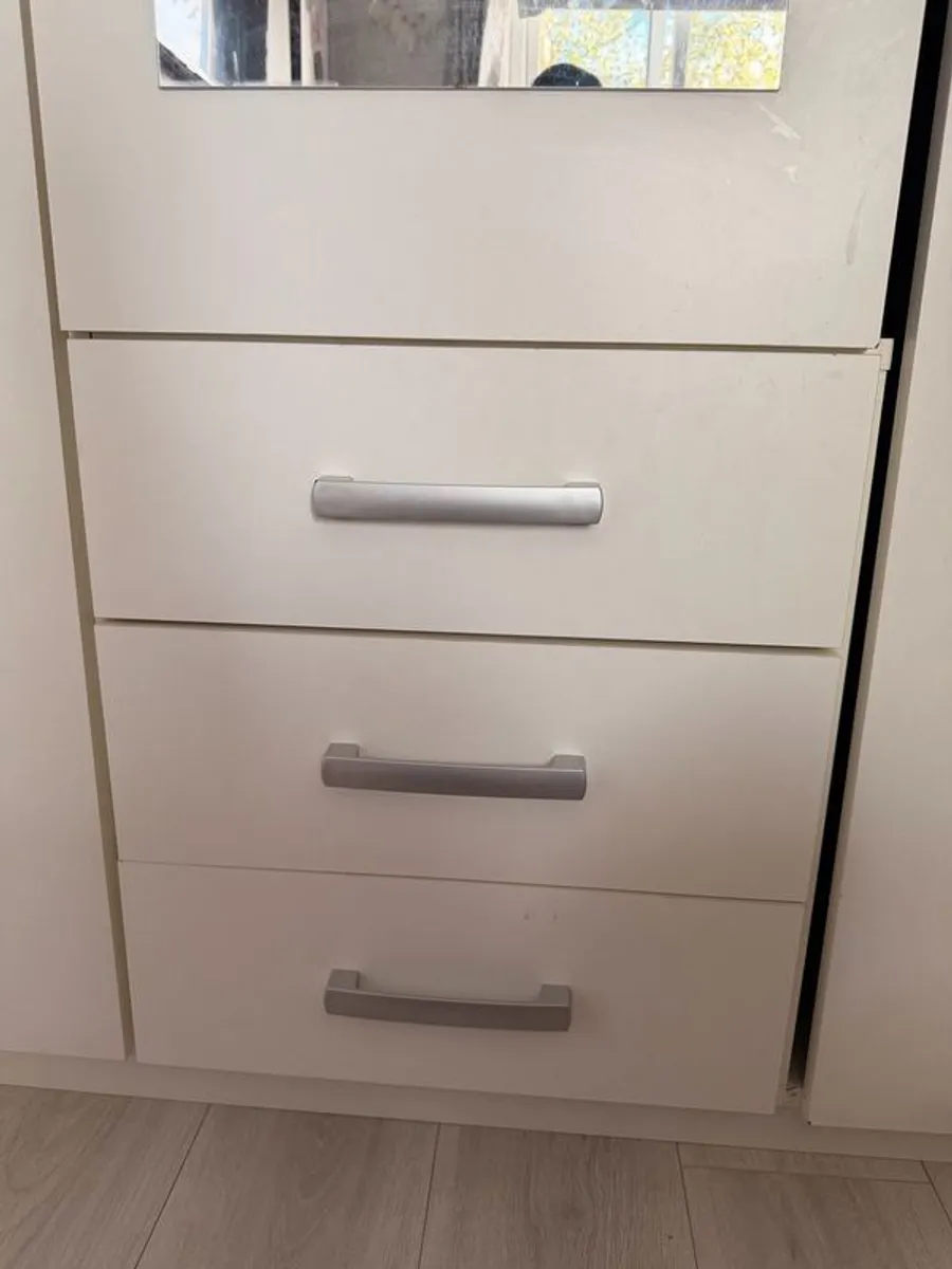 wardrobe - Image 4