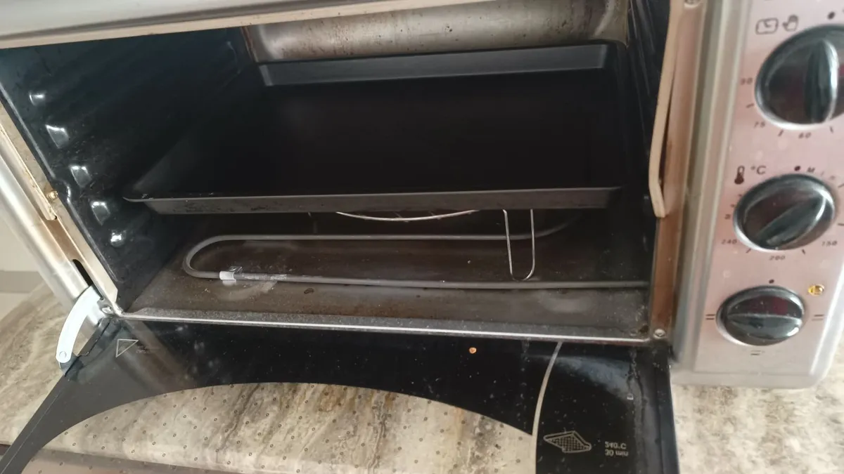 Free Big Oven Toaster - Image 3