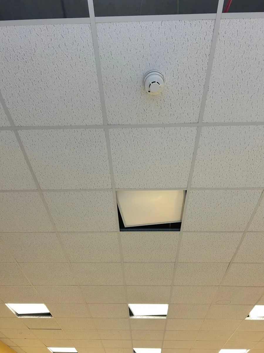 White ceiling tiles 600mm - Image 4