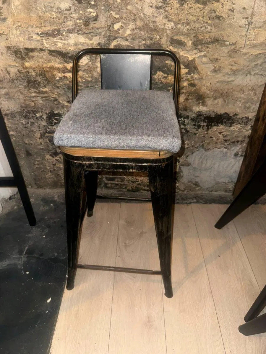18 bar stools - Image 2