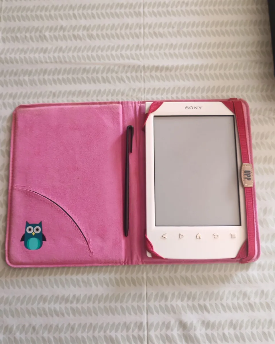E reader - Image 1