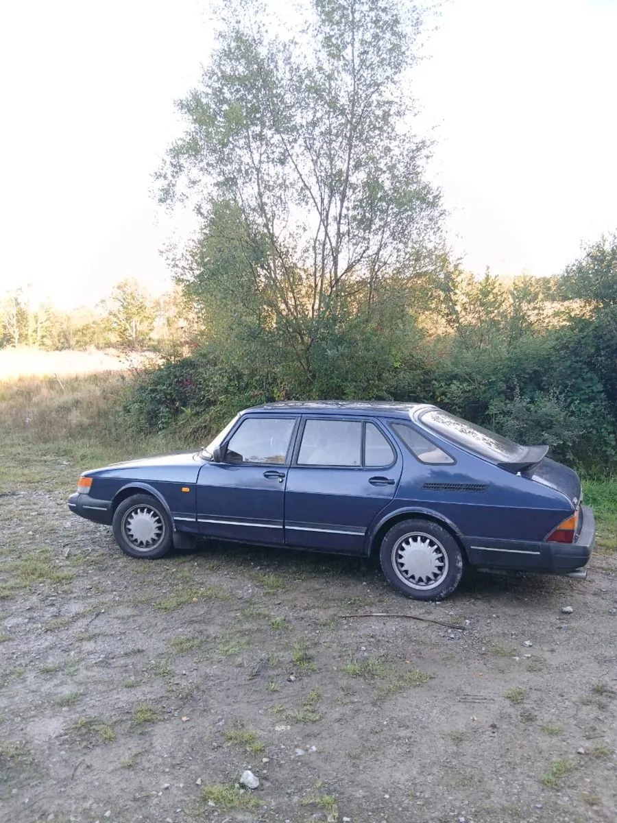 Saab 900 - Image 2