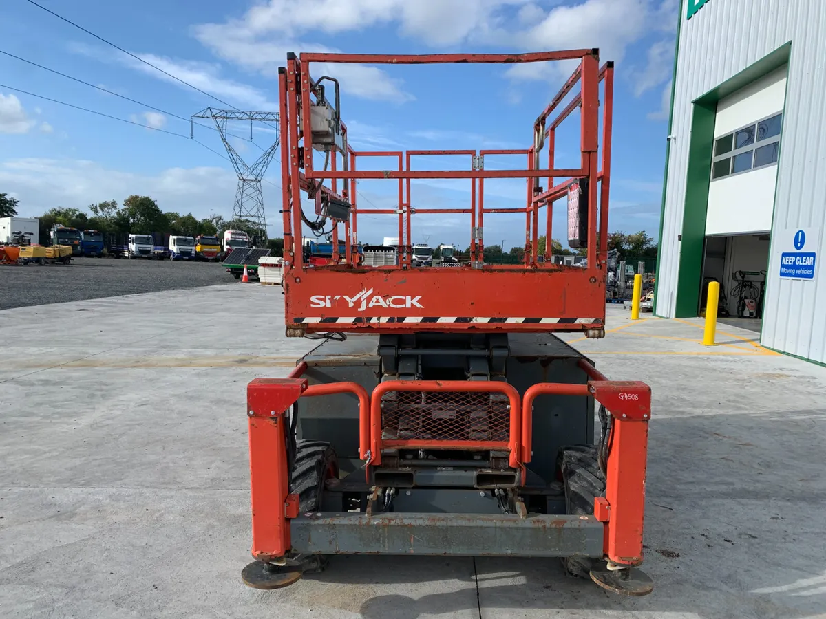 2019 SKYJACK SJ6832 4X4 RT DIESEL SCISSORS LIFT - Image 3