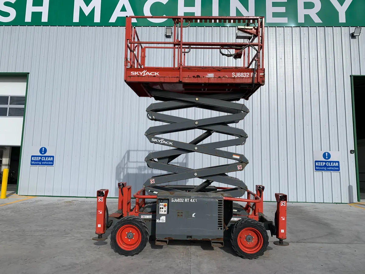 2019 SKYJACK SJ6832 4X4 RT DIESEL SCISSORS LIFT - Image 1