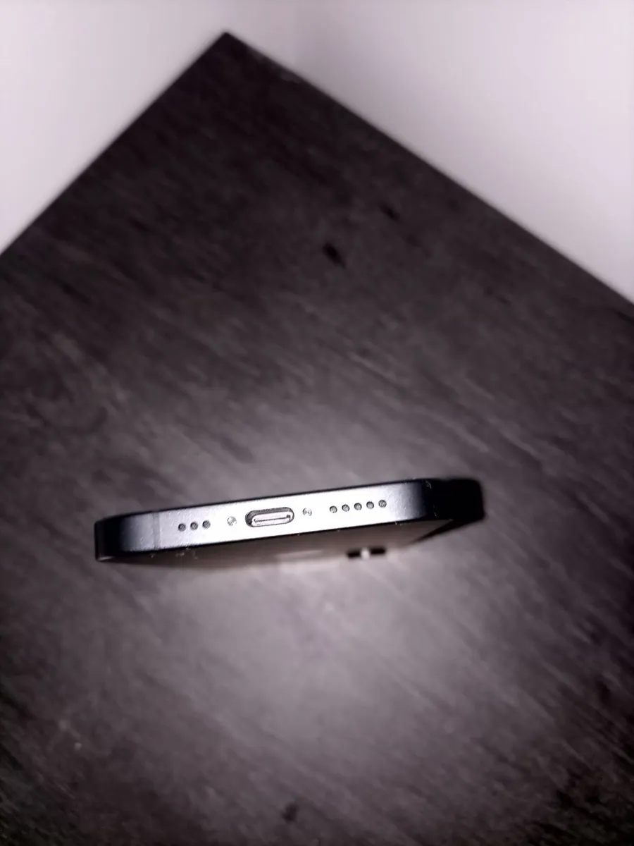Iphone 16e - Image 2