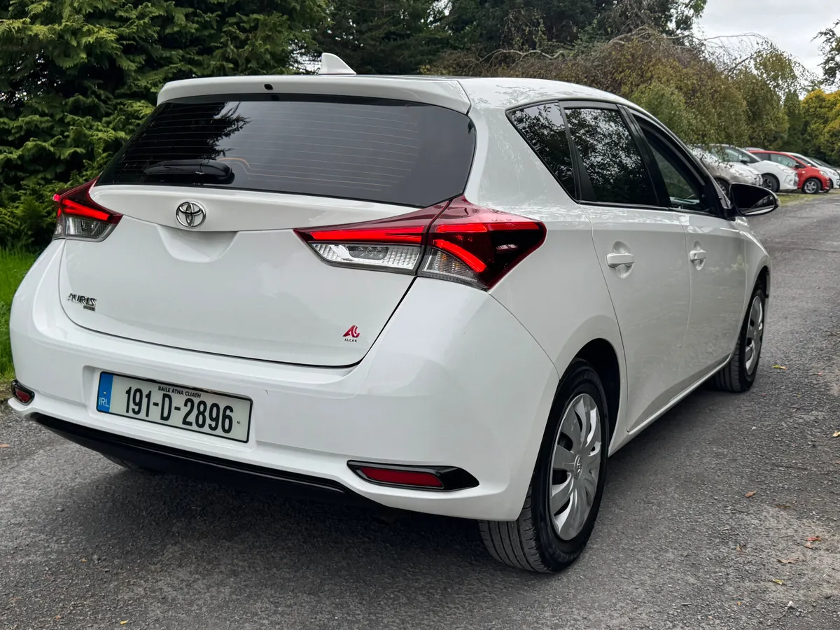 19 Toyota Auris 1.4d4d van .. LOW KMS - Image 4
