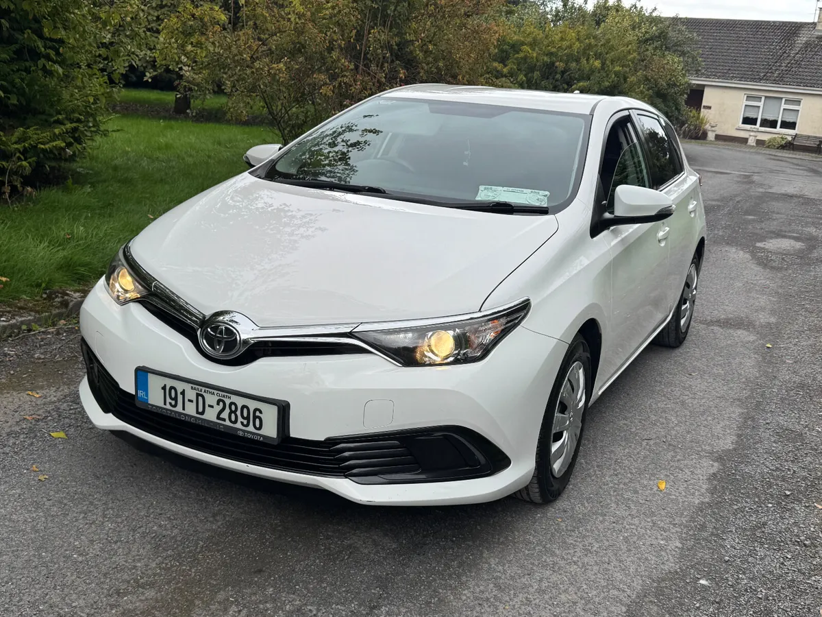 19 Toyota Auris 1.4d4d van .. LOW KMS - Image 2