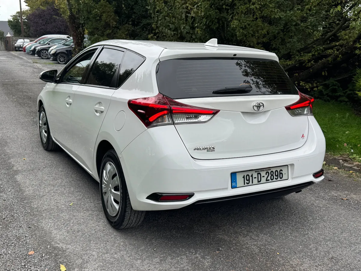 19 Toyota Auris 1.4d4d van .. LOW KMS - Image 3