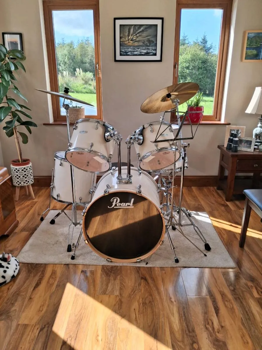 Pearl Forum Drum Kit - Image 1