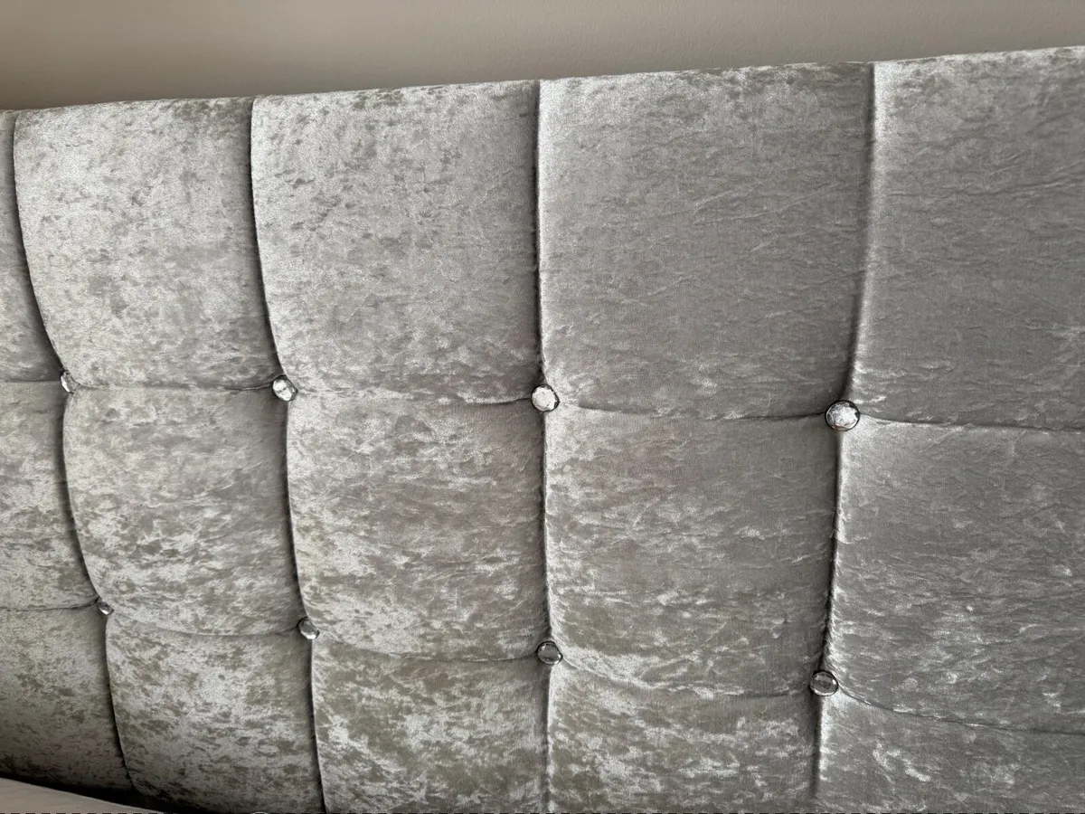 Double bed with headboard - Image 3