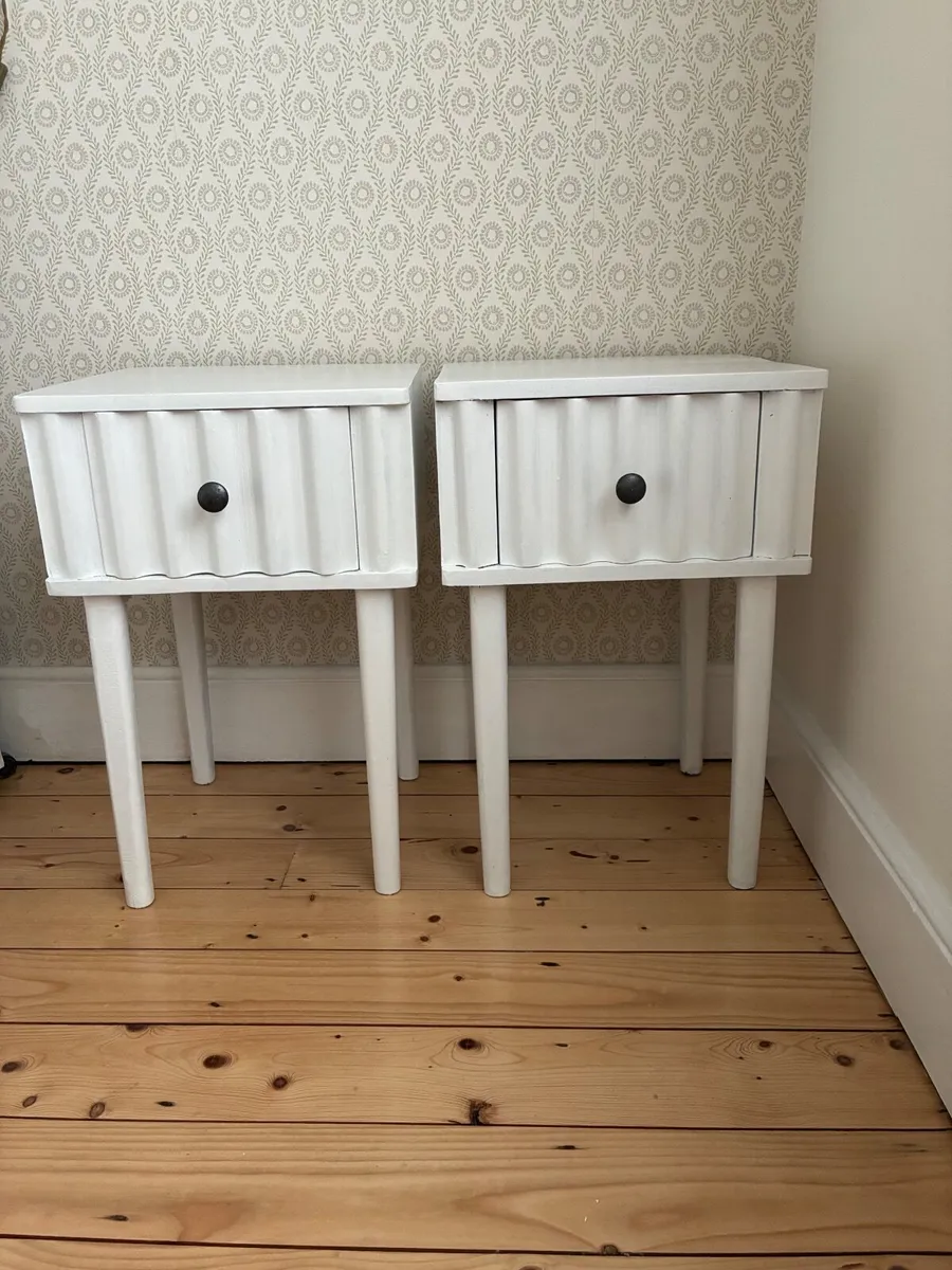 2 Bedside Lockers