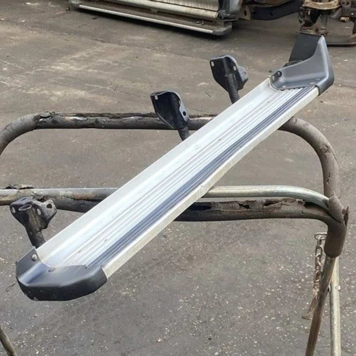 Left and right Side Steps  Mitsubishi PAJERO MK2 - Image 1