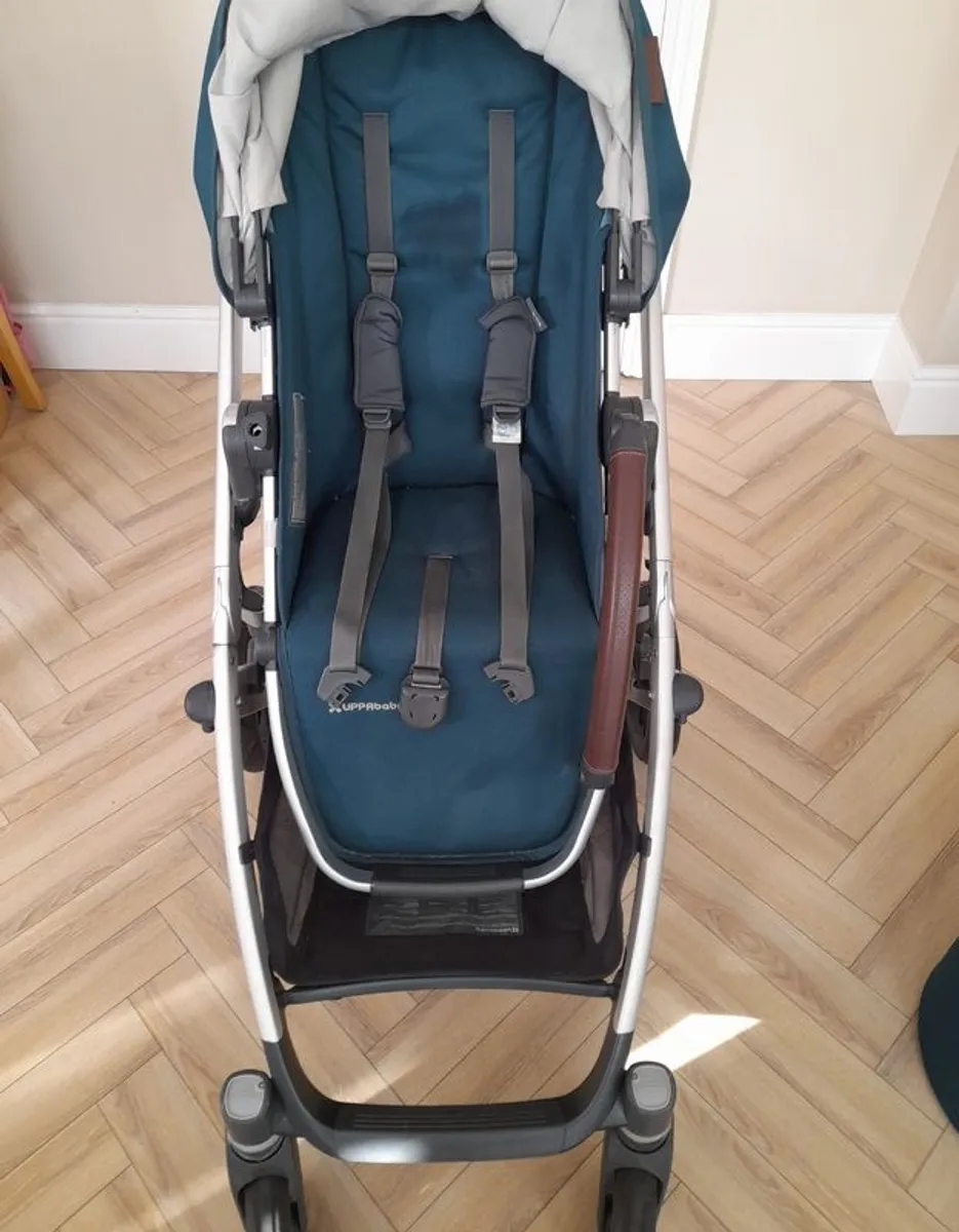 Uppababy Vista V2 bassinet, toddler seat and maxi cosi pebble car seat - Image 4